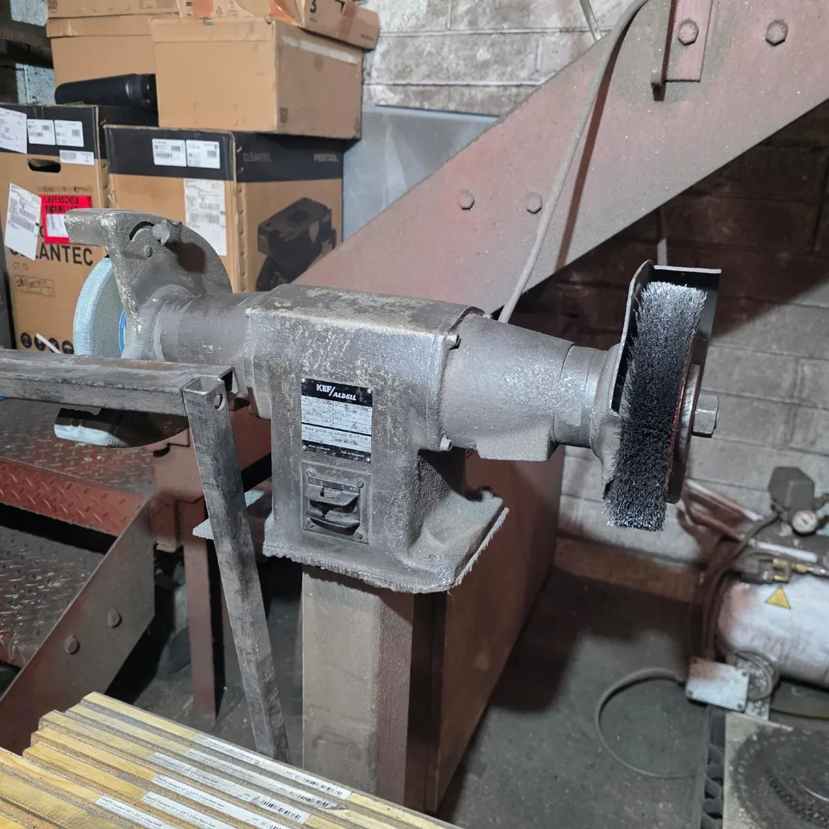 AEF - ALDELL 200mm Bench Grinder 380v - 3ph - Image 2