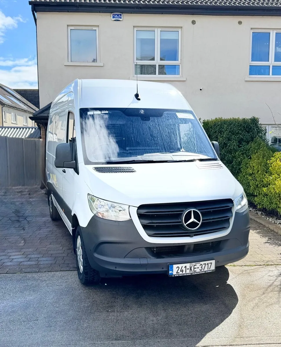 Mercedes Sprinter Van 317 CDI - Image 1