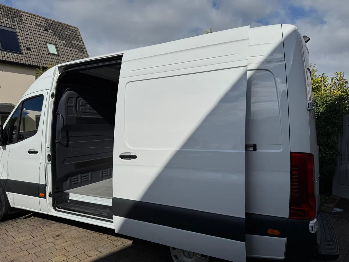 Mercedes Sprinter Van 317 CDI - Image 3