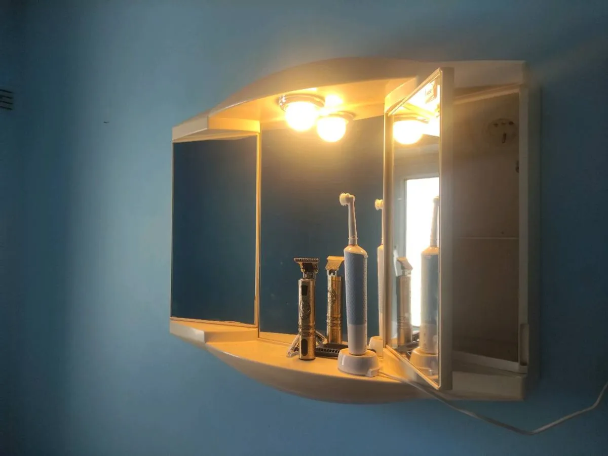 Mirrored bathroom cabinet with lights - Image 2