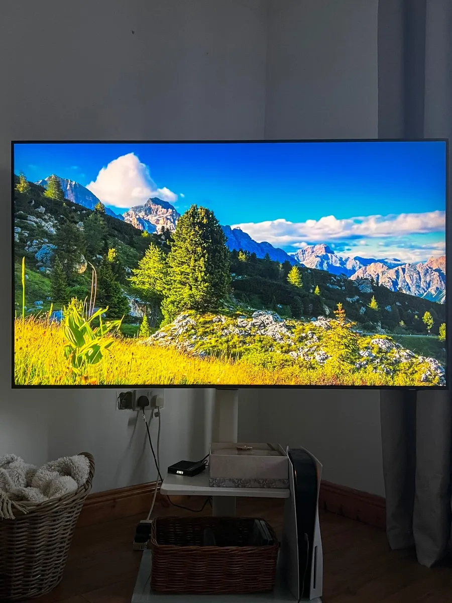65” 4K UHD Samsung TV - Image 3