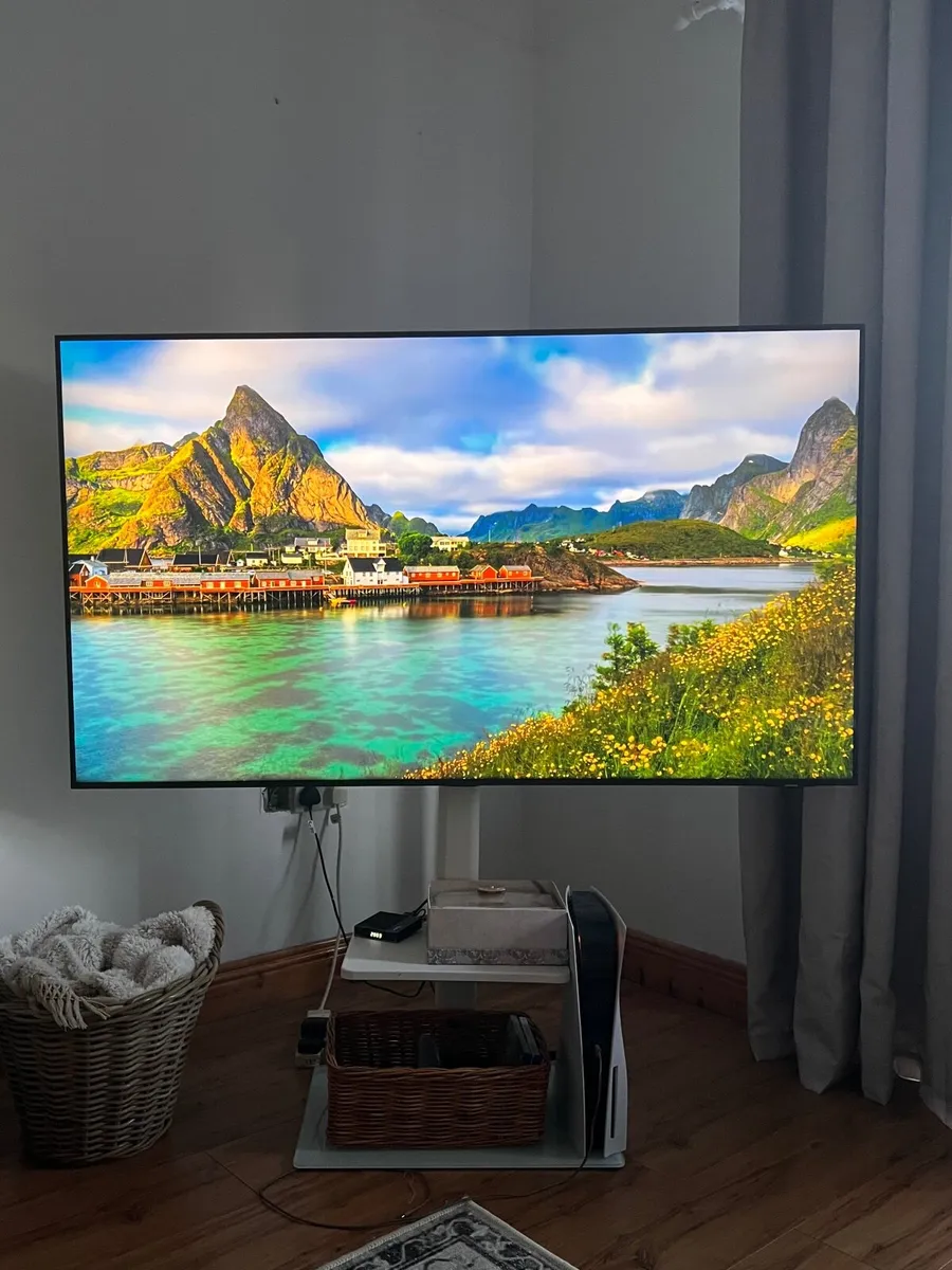 65” 4K UHD Samsung TV - Image 2