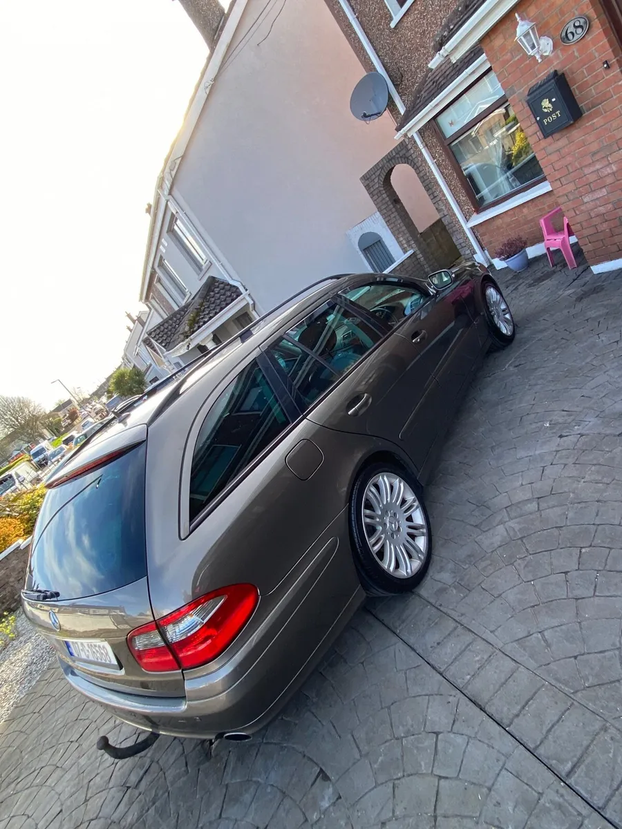 Mercedes e200 sport wagon - Image 2