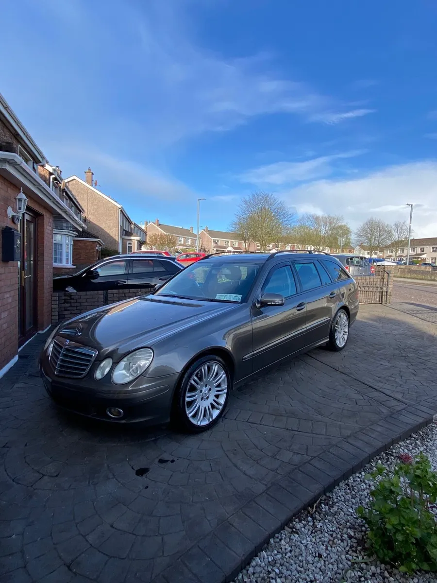 Mercedes e200 sport wagon - Image 3