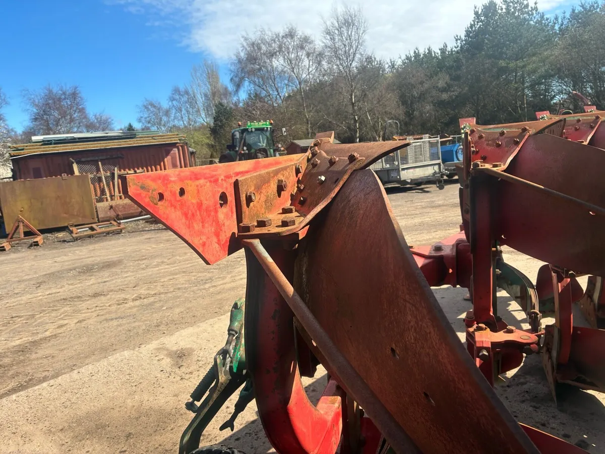 Kverneland 4 furrow plough - Image 2