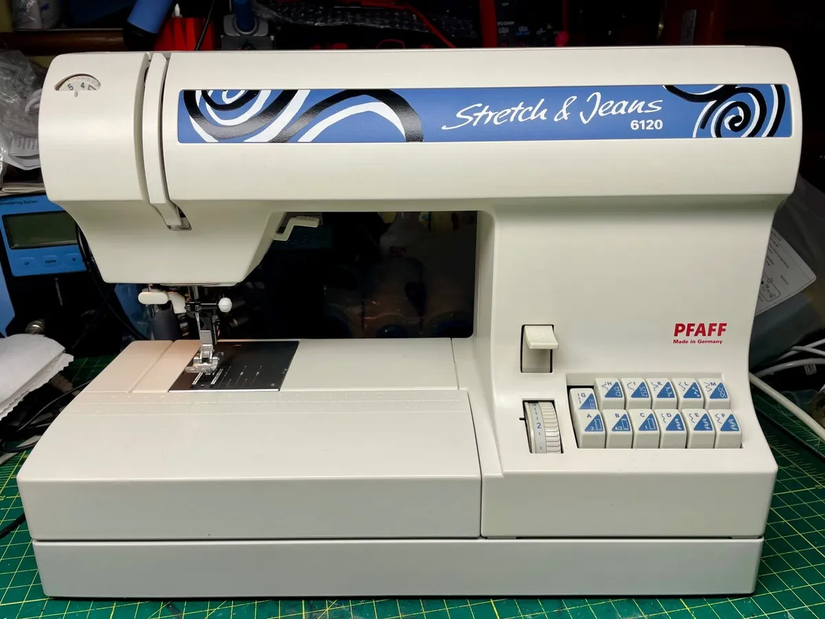 PFAFF 6120 Sewing Machine - Just serviced - IDT - Image 1