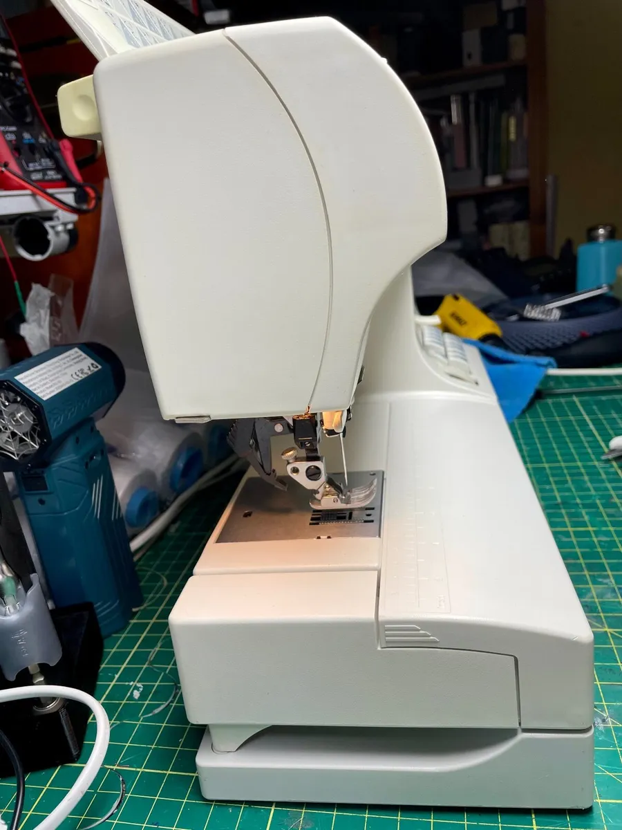 PFAFF 6120 Sewing Machine - Just serviced - IDT - Image 4