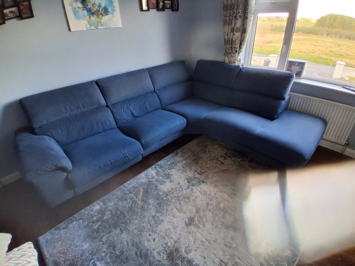 5 seater corner couch - Image 1
