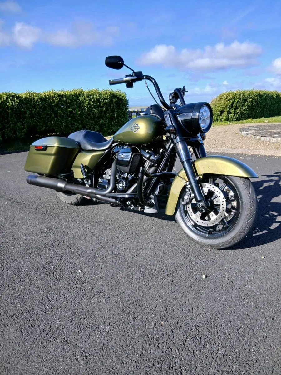 Harley Roadking FLHR M8 - Image 1