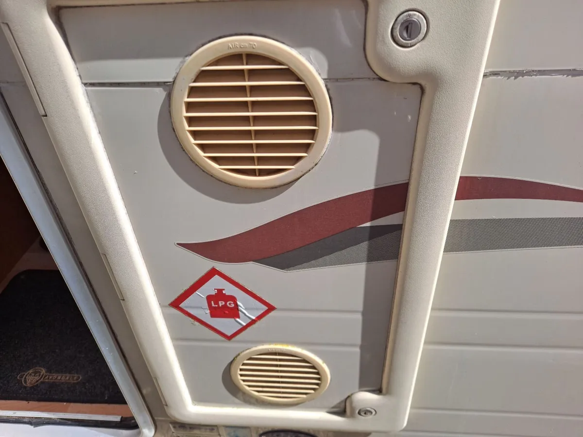 CARAVAN Avondale Osprey 2+2 Berth 2008 - Image 3