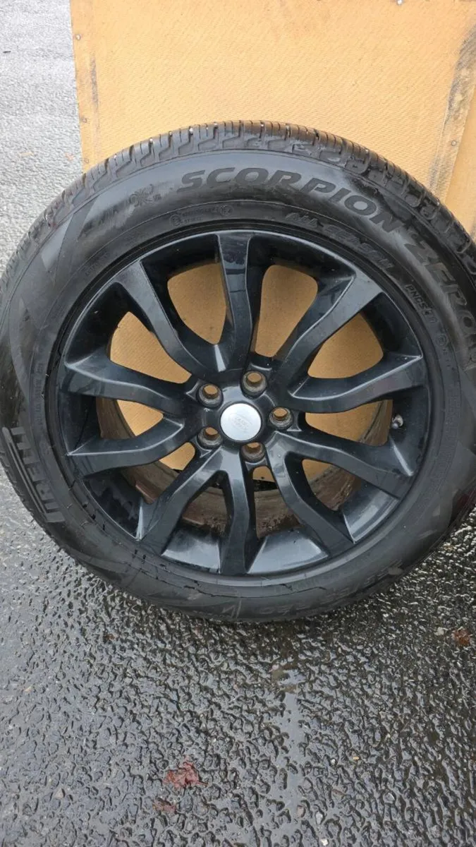 Land Rover 20" Alloy Wheels with Tyres - Image 2
