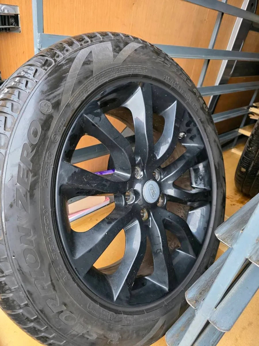Land Rover 20" Alloy Wheels with Tyres - Image 4
