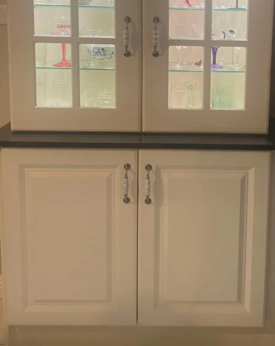 Kitchen cabinet unit doors