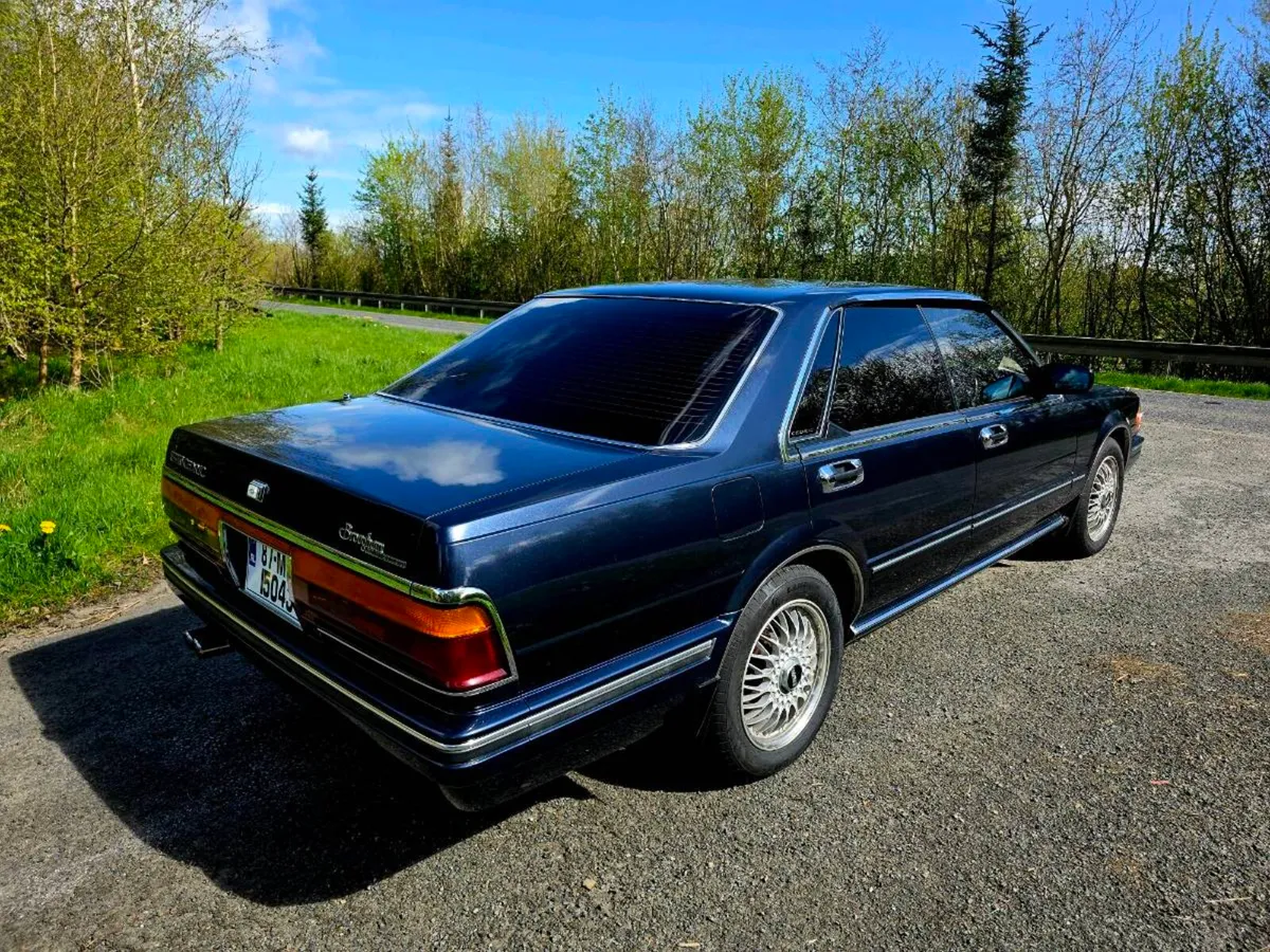Nissan Cedric VG20DET V6 2.0L Turbo 1987 VIP style - Image 4