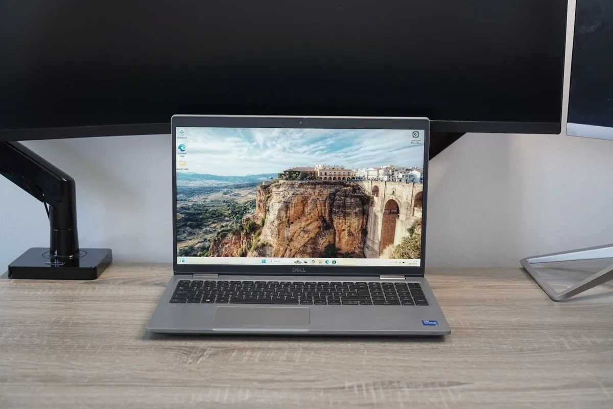 Dell Precision 3560 15.6" Workstation | i5-1135G7 - Image 1