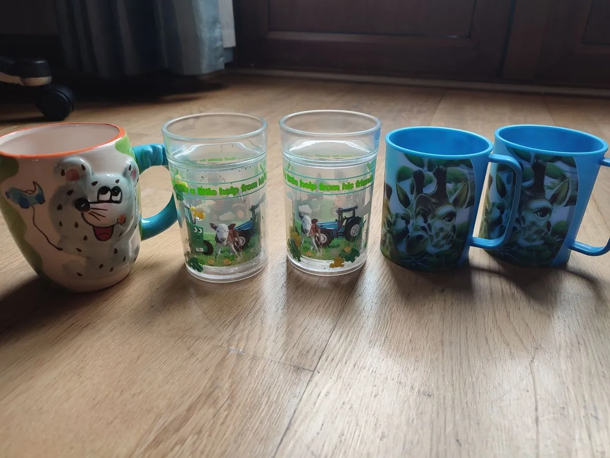 Mugs and glass - Image 1