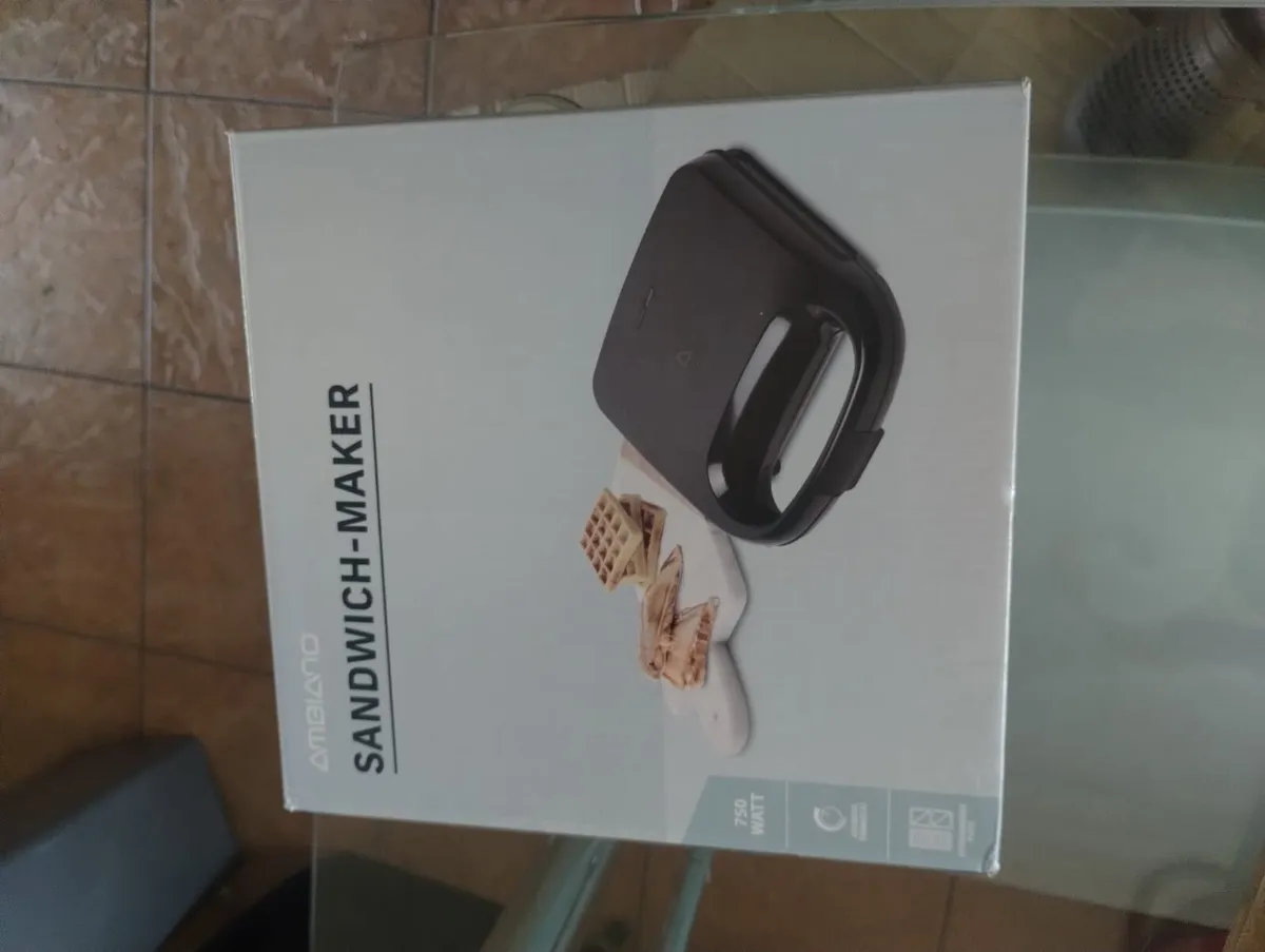 Sandwich and Waffle maker
