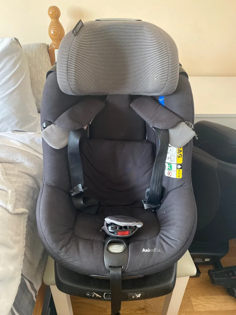 Car seat - Image 1