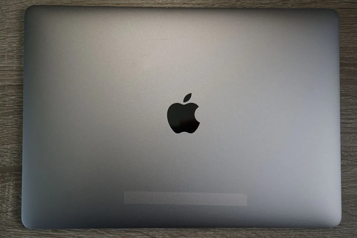 Apple MacBook Pro 13" (2019) | i5 2.4GHz | 16GB - Image 4
