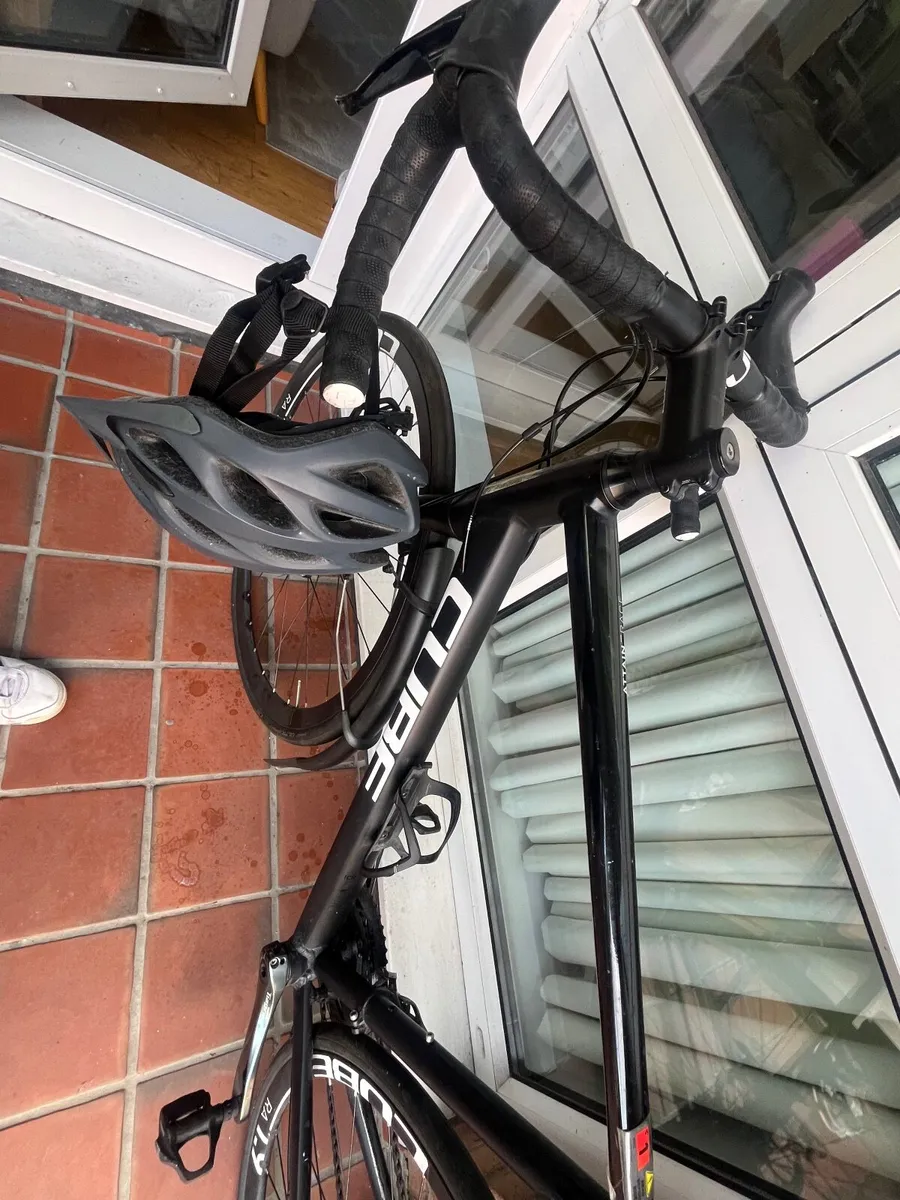 Road bike in very good condition - Image 1
