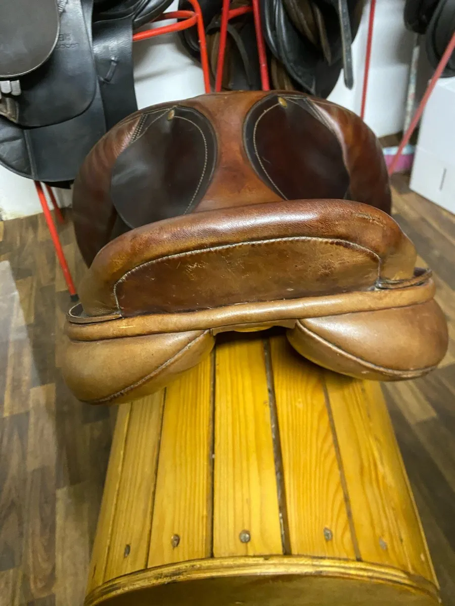 16.5 Bates Leather adjustable saddle - Image 4