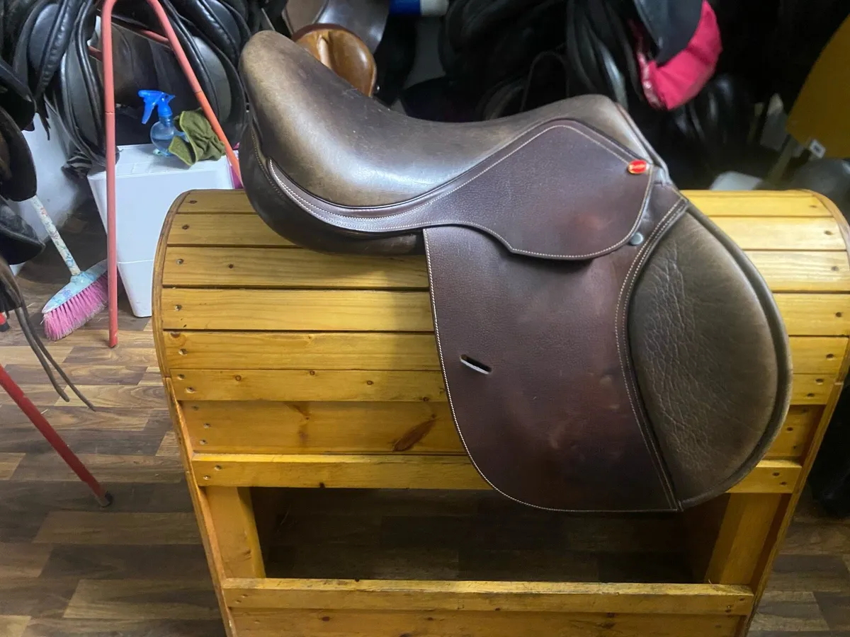 WIDE brown Leather saddle 17” saddle - Image 2