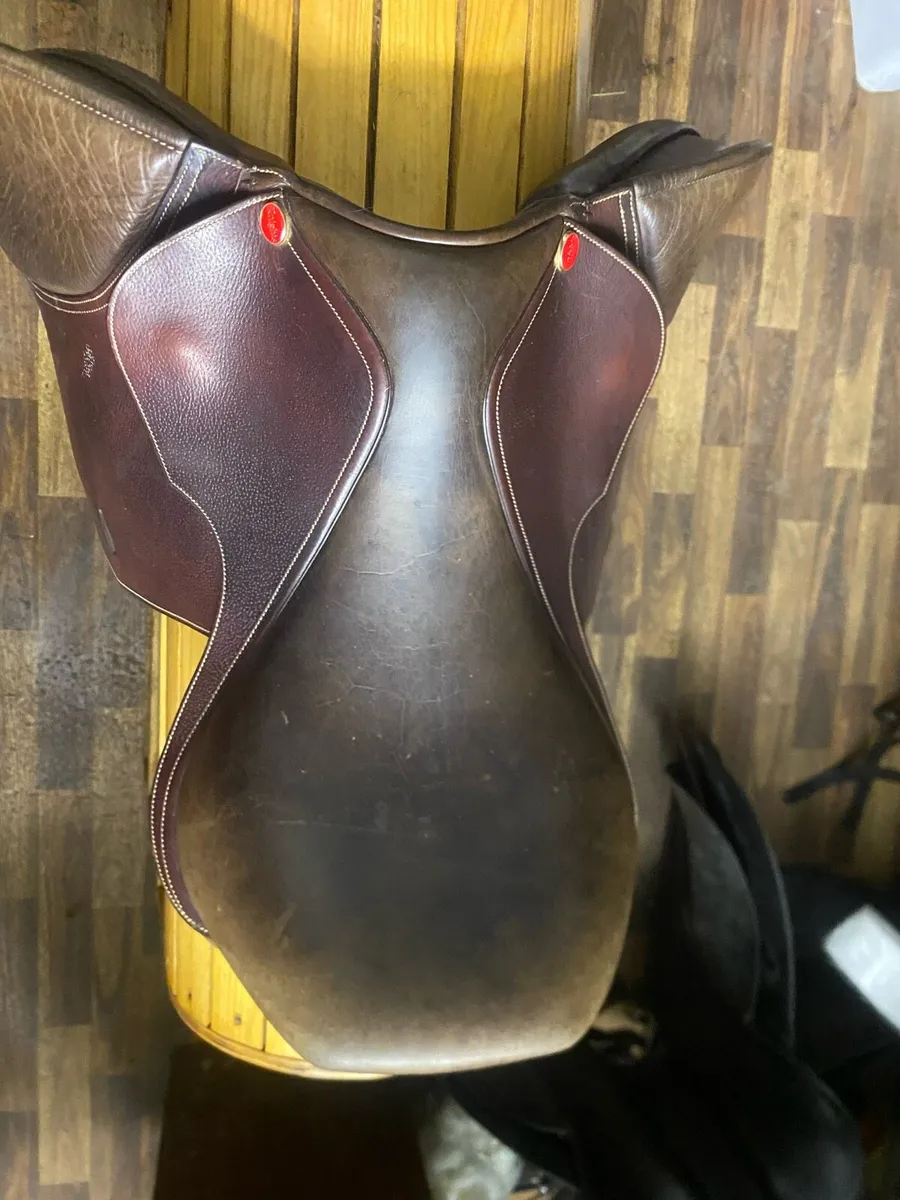 WIDE brown Leather saddle 17” saddle - Image 3