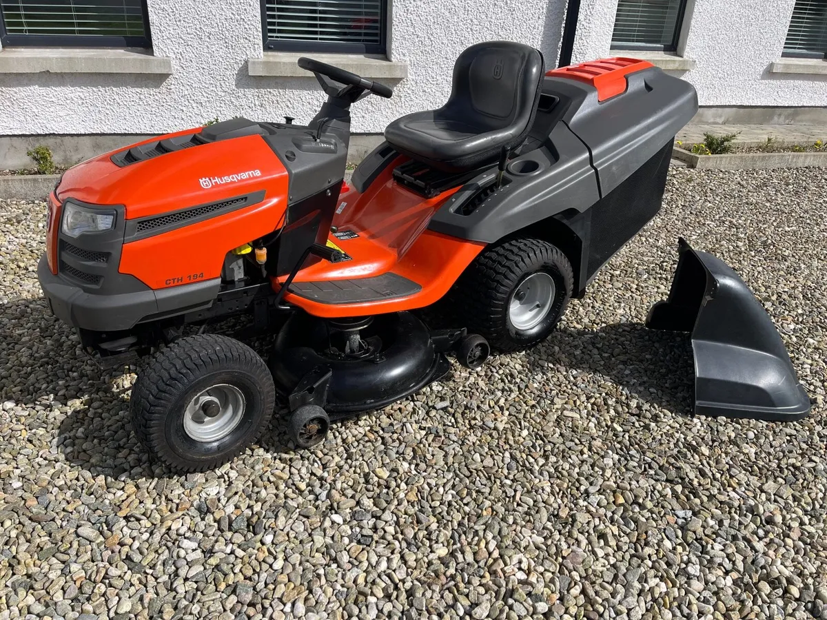 Husqvarna 19hp 42inch cut ride on lawnmower - Image 3