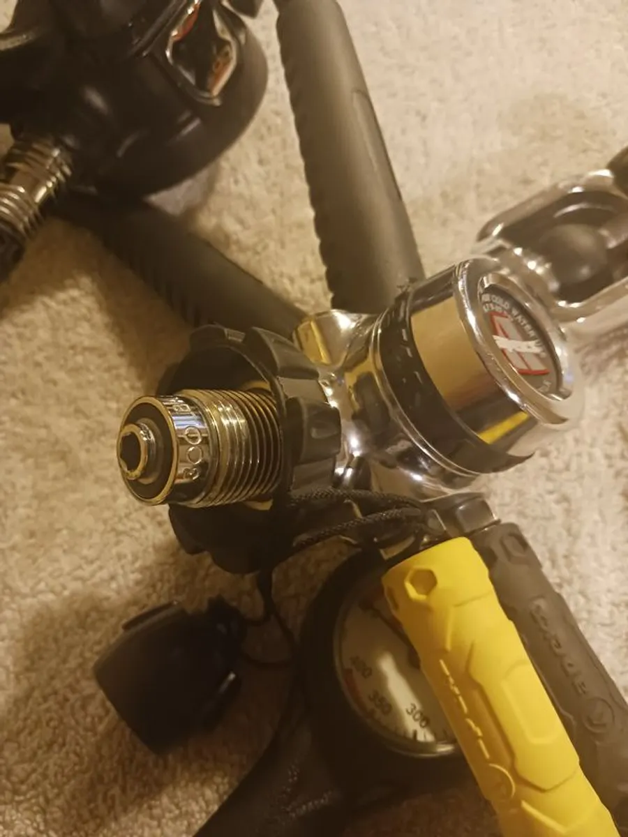 Apeks XTX 200 / XTX 40 Regulator Set - Image 2