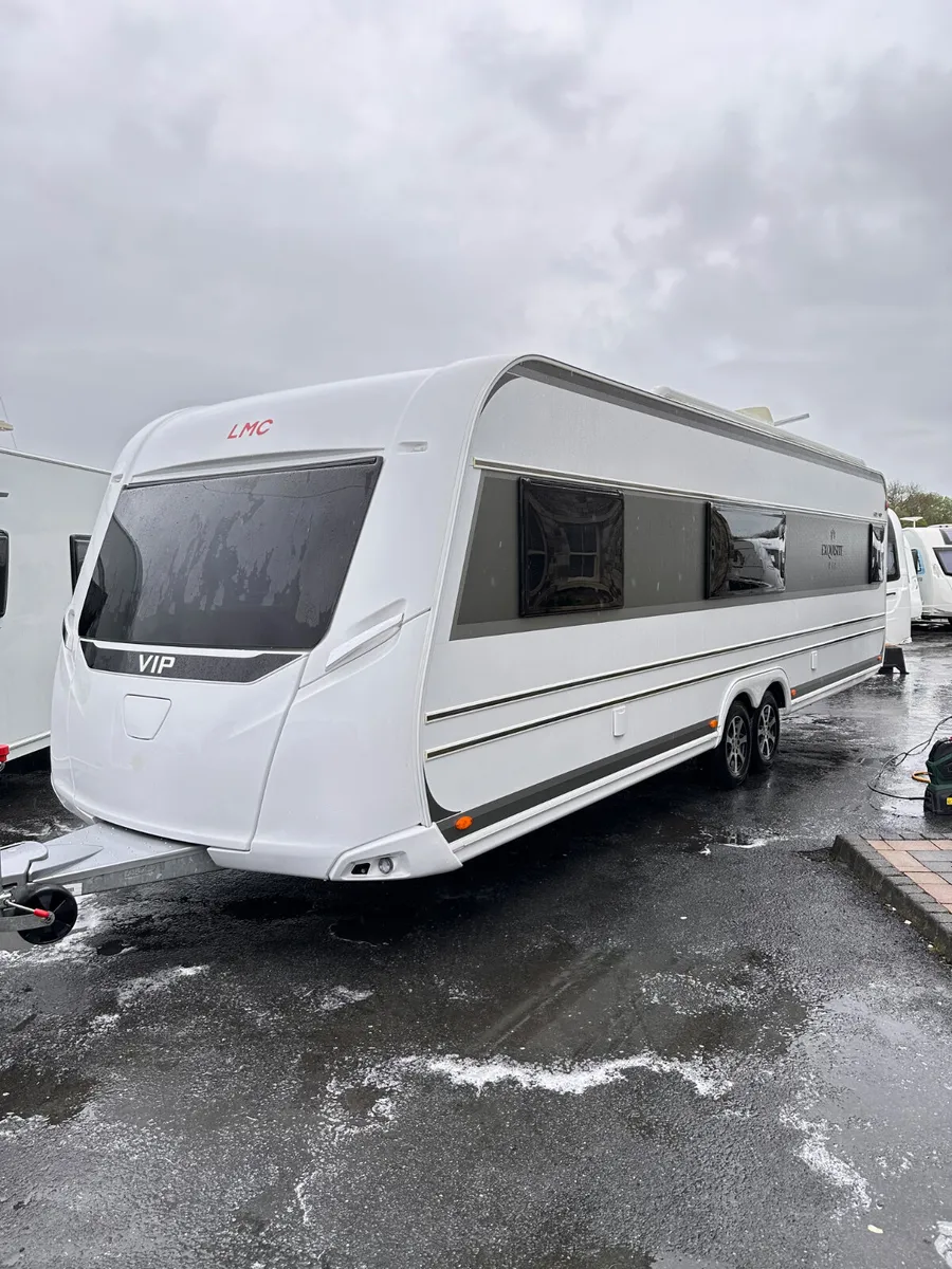 ✨STUNNING LMC EQUSITE 685VIP 5-6 BERTH✨ - Image 1