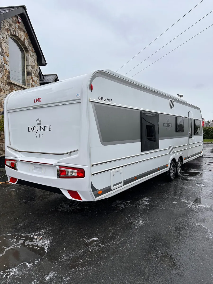 ✨STUNNING LMC EQUSITE 685VIP 5-6 BERTH✨ - Image 4
