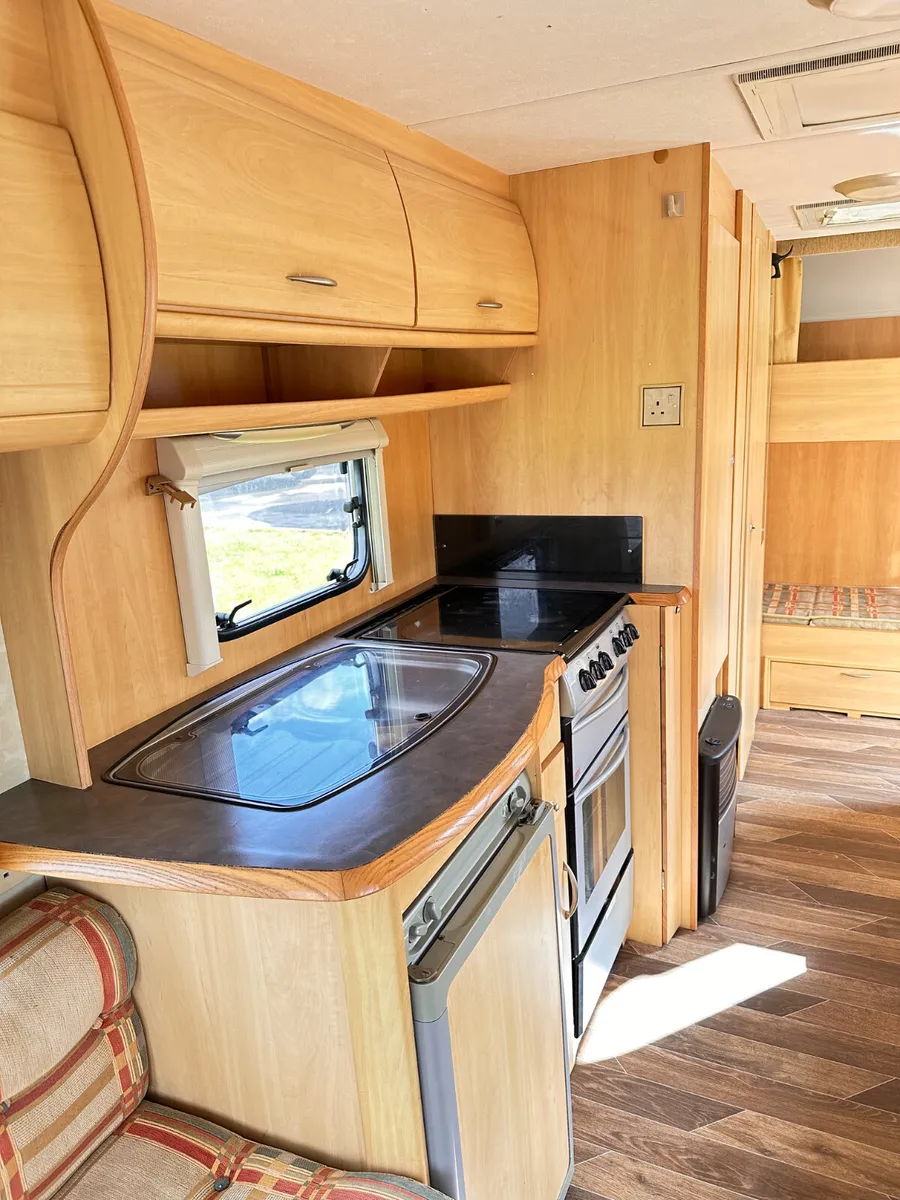 ✨STUNNING STERLING EUROPA 6 BERTH✨ - Image 4