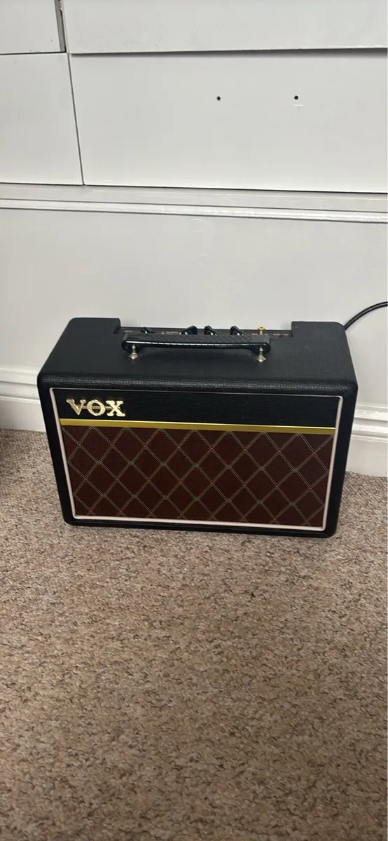 Left hand fender squire telecaster vox amp, pedals - Image 3