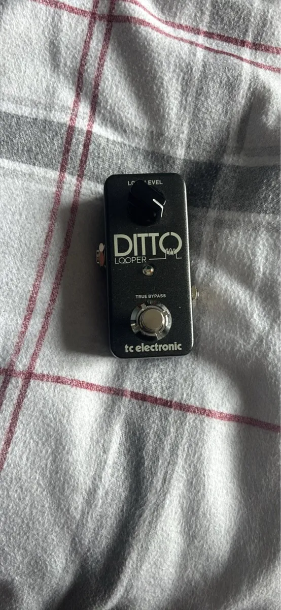 Left hand fender squire telecaster vox amp, pedals - Image 4