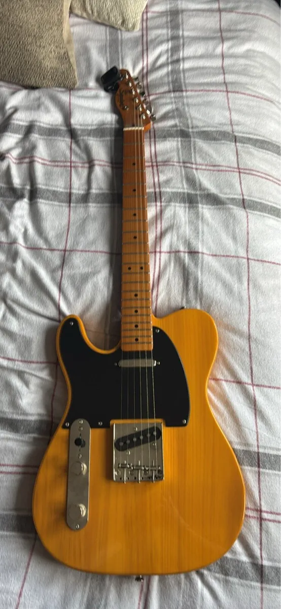 Left hand fender squire telecaster vox amp, pedals - Image 1