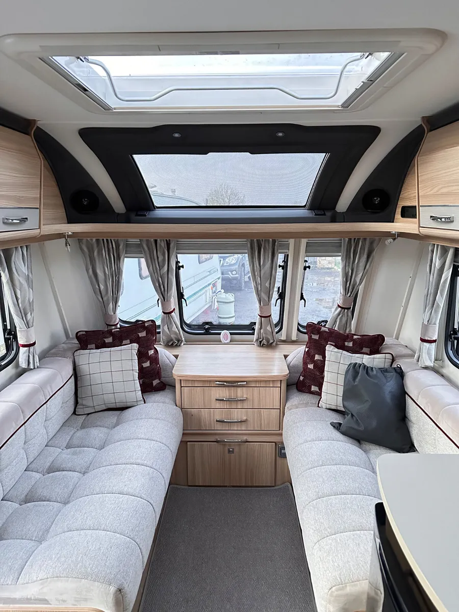 ✨STUNNING COACHMAN PASTICHE 4 BERTH ISLAND BED✨ - Image 3
