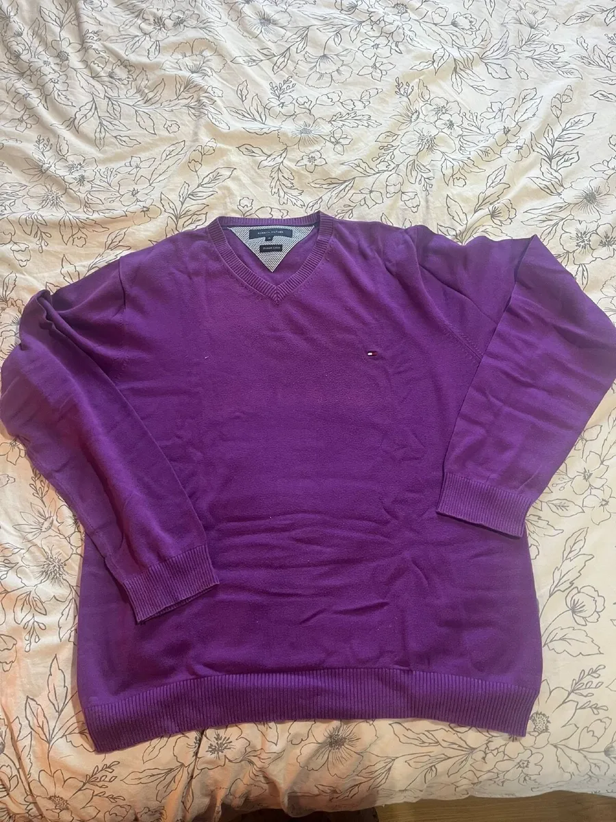 Tommy Hilfiger v neck jumper - Image 1