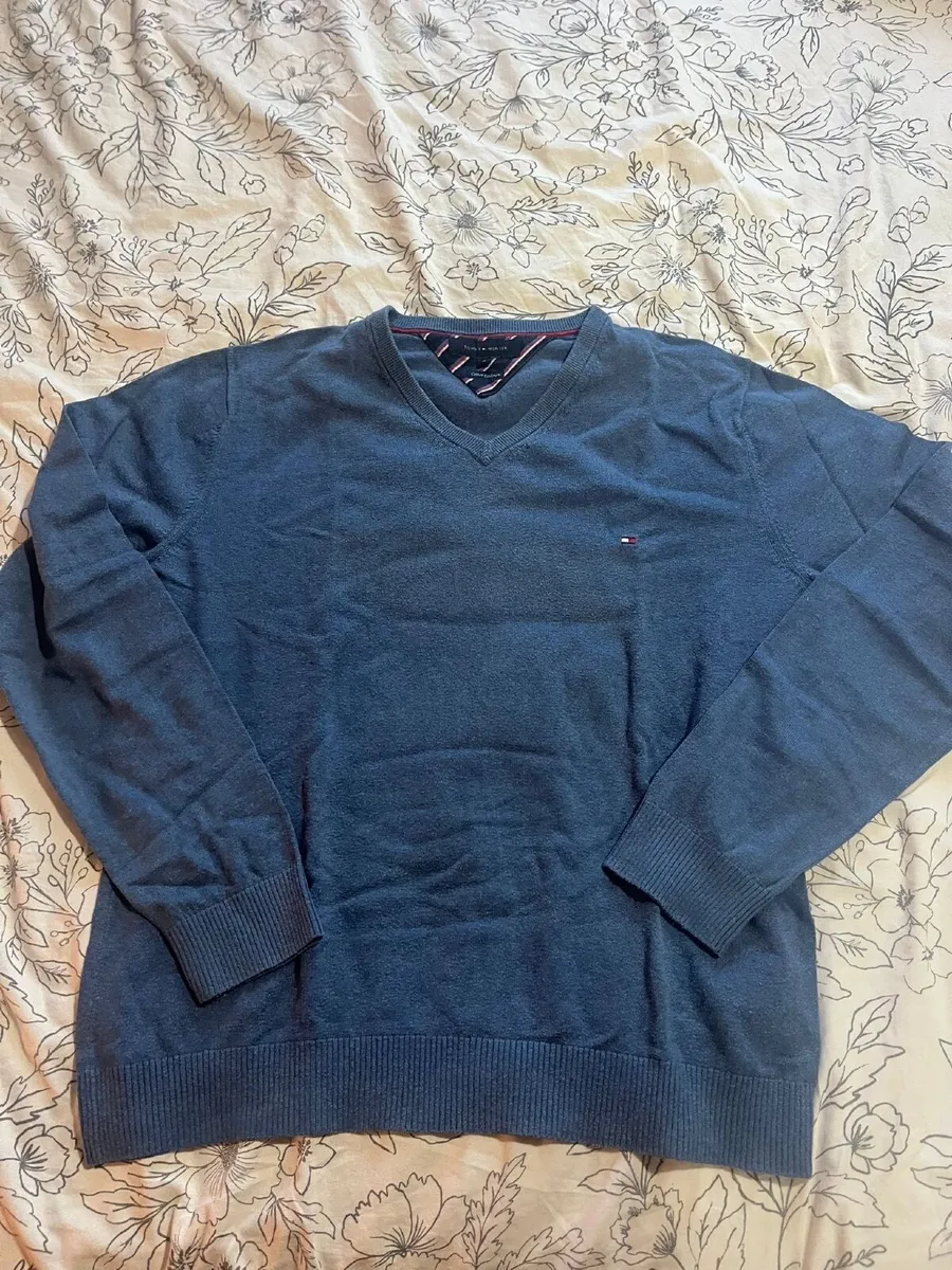 Tommy Hilfiger v neck jumper - Image 1