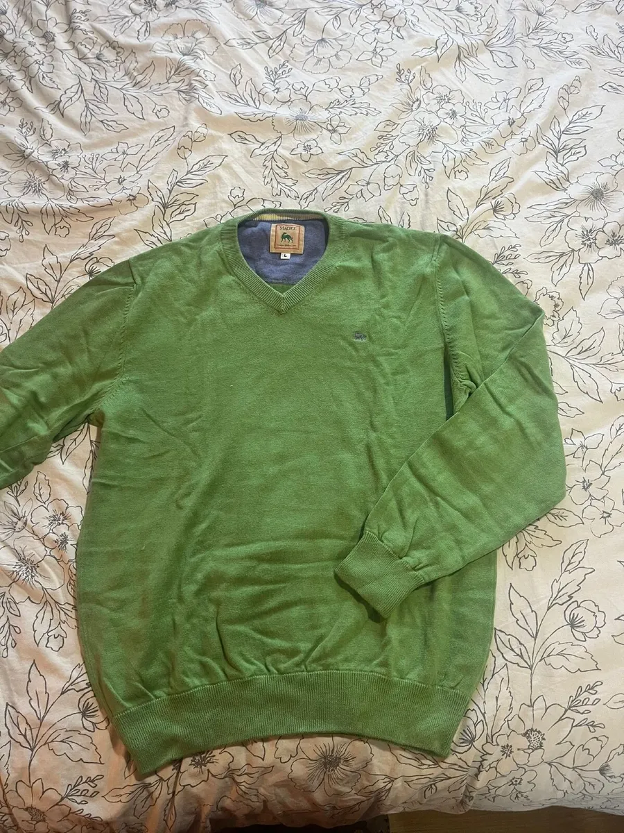 Magee v neck jumper - Image 1