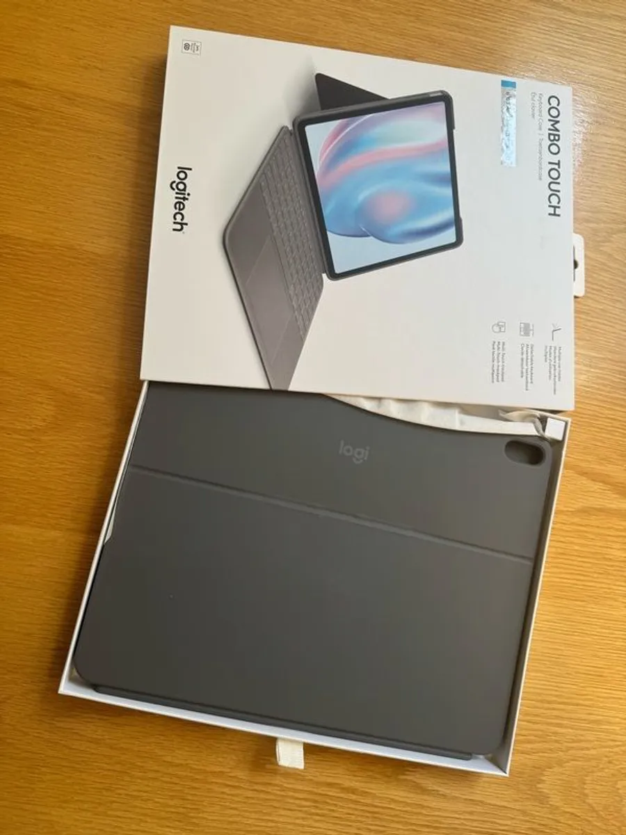 Logitech Combo Touch for iPad Air 13" - Image 2