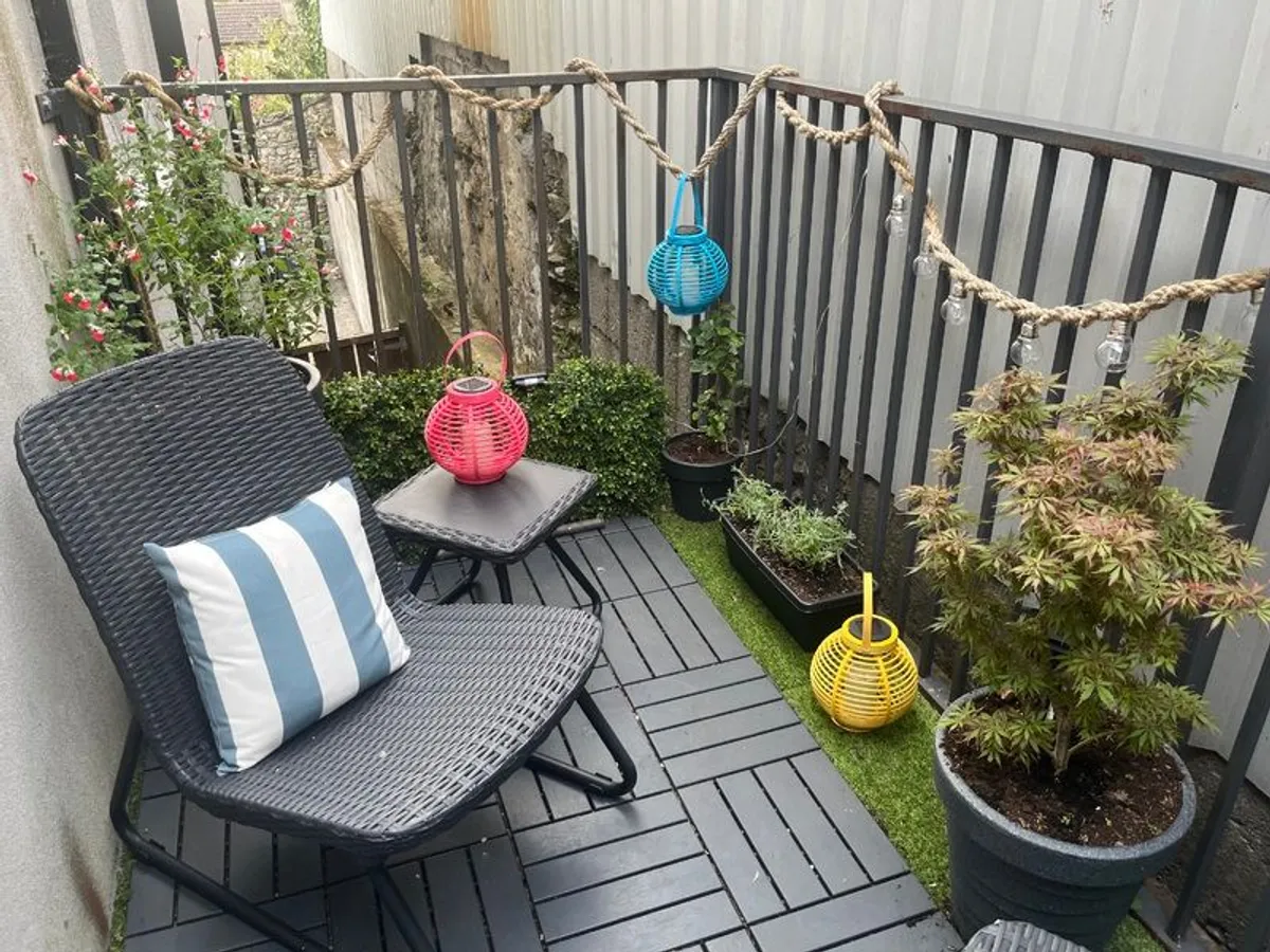 Garden chairs with table - Image 2