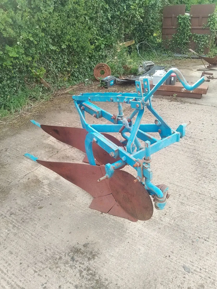 Ransome & vintage plough & farmall cub ploughs - Image 2