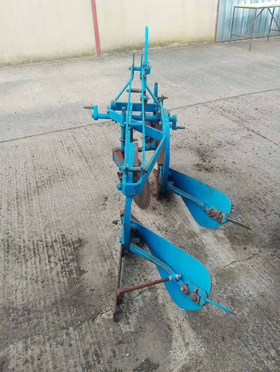 Ransome & vintage plough & farmall cub ploughs - Image 3
