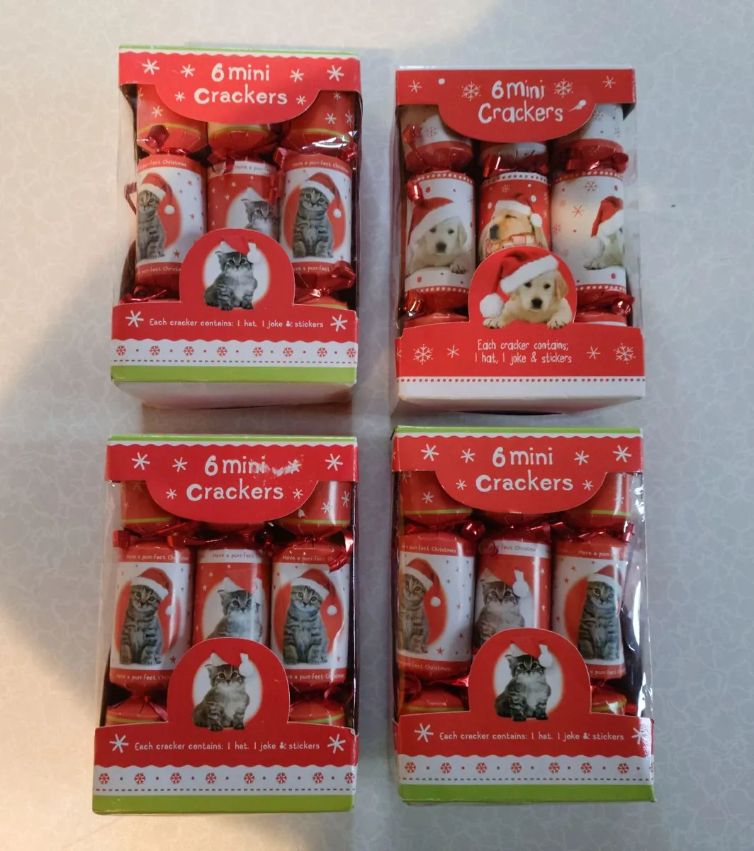 4 Boxes Of Mini Christmas Crackers (new). - Image 1