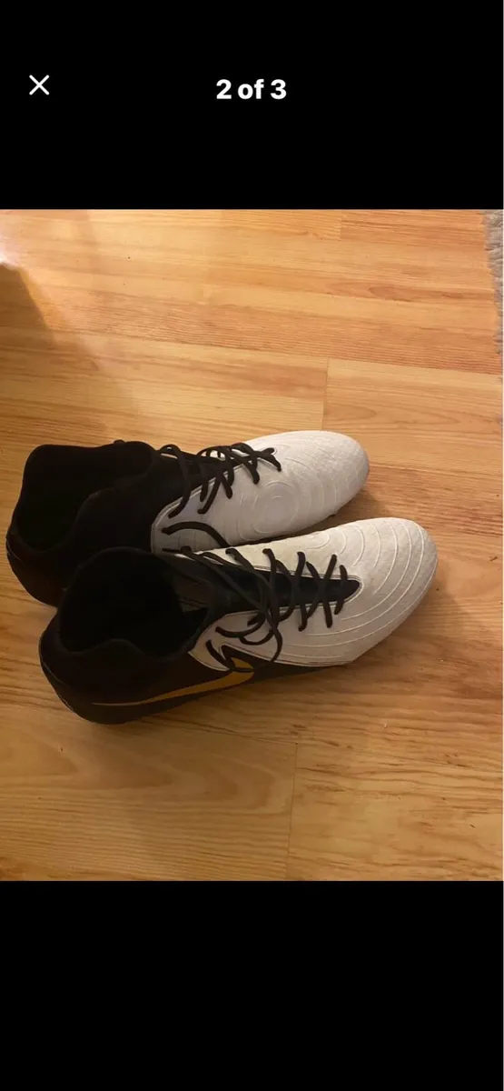 Men’s Nike football boots - Image 2