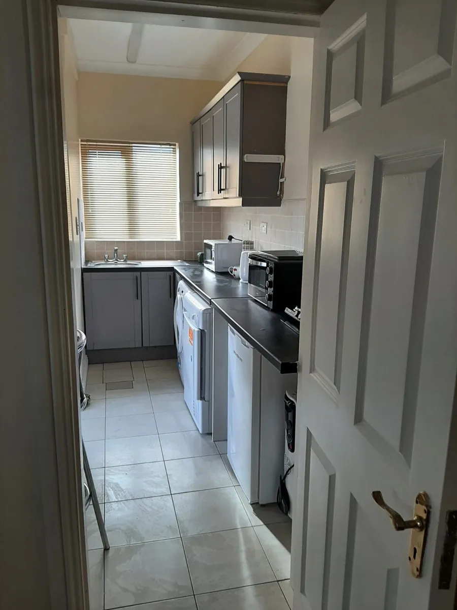 Bedsit - Image 2