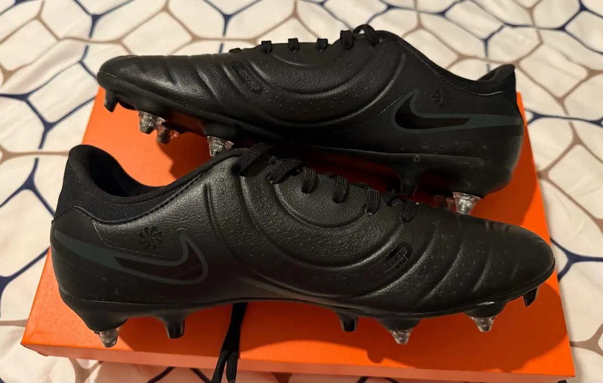 Football boots - Image 1