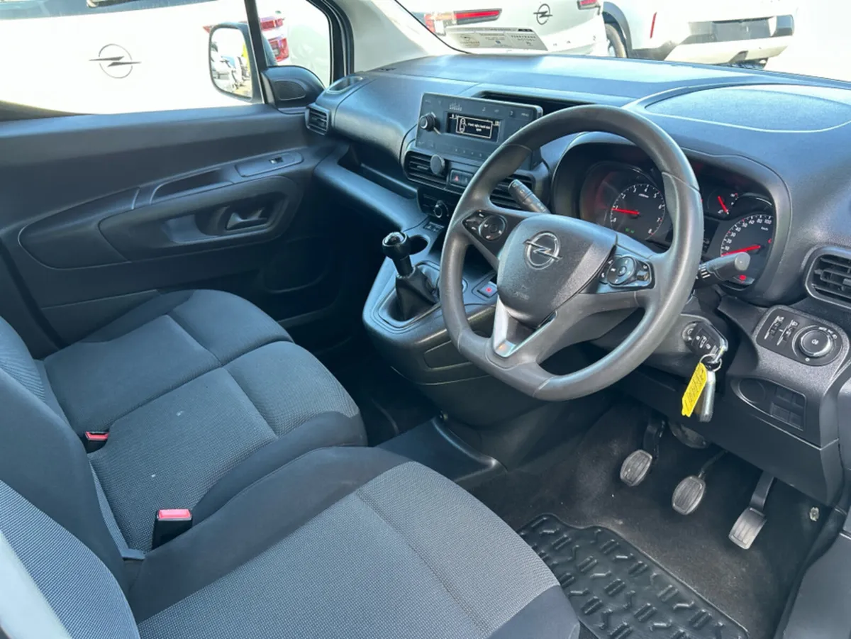 Opel Combo MY21-L1H1-1.5 75PS-DSL-5 75PS-DSL-5SP 5 - Image 4
