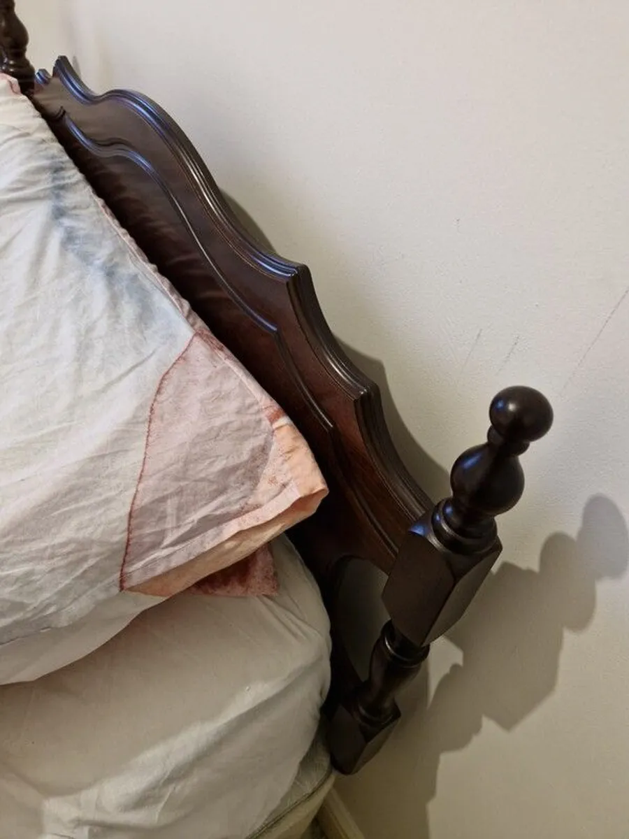 Beautful and Vintage Style Single Bed Set - Image 3