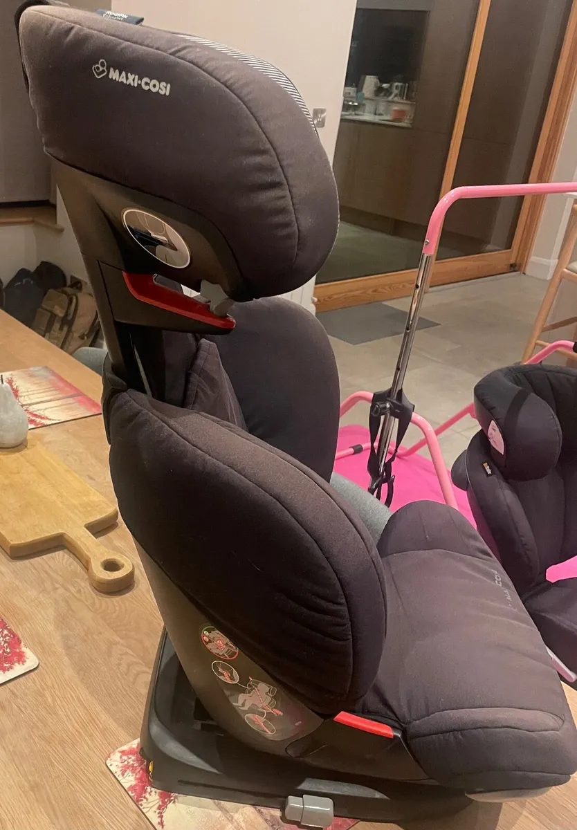 2 x Child Car Seats - Image 2
